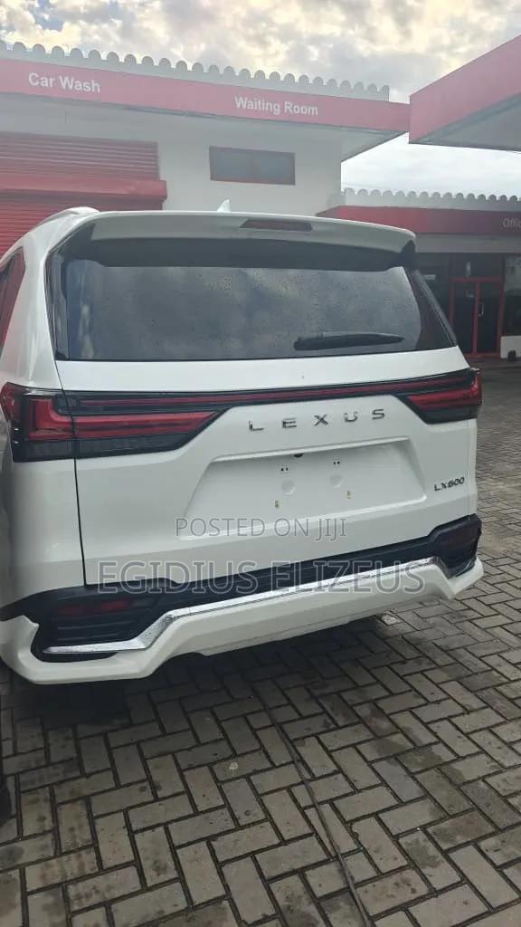 Lexus LX 2025 White