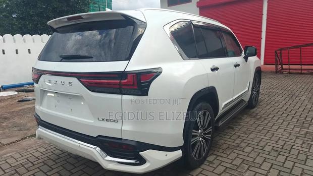 Lexus LX 2025 White