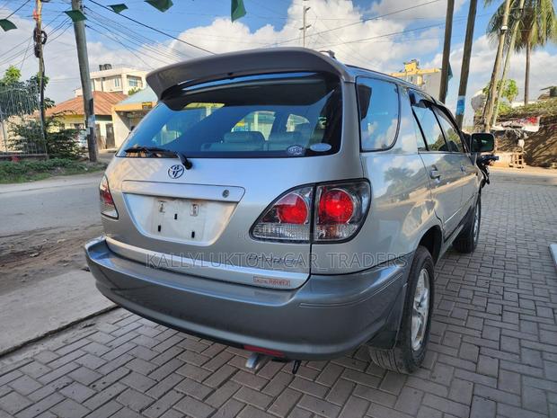 Toyota Harrier 2006 Silver