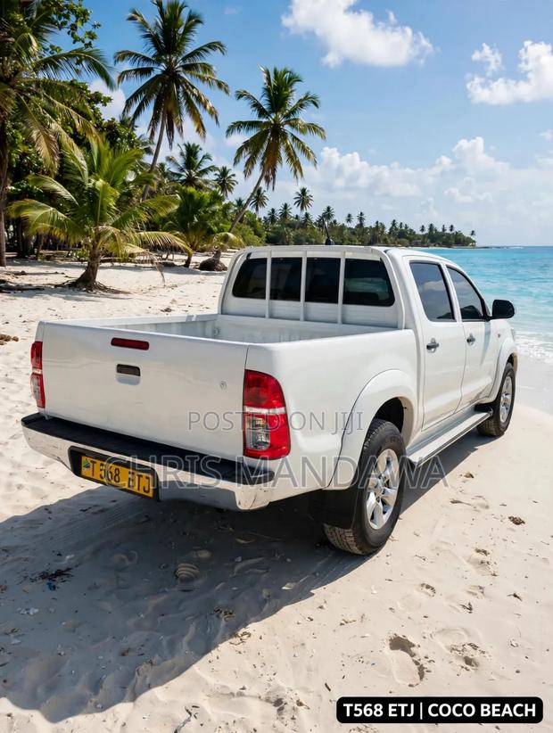 Toyota Hilux 2012 White