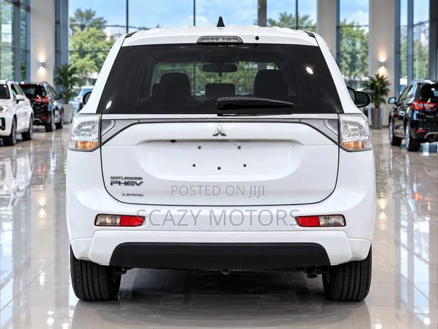 Mitsubishi Outlander 2015 White