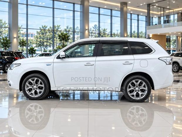 Mitsubishi Outlander 2015 White