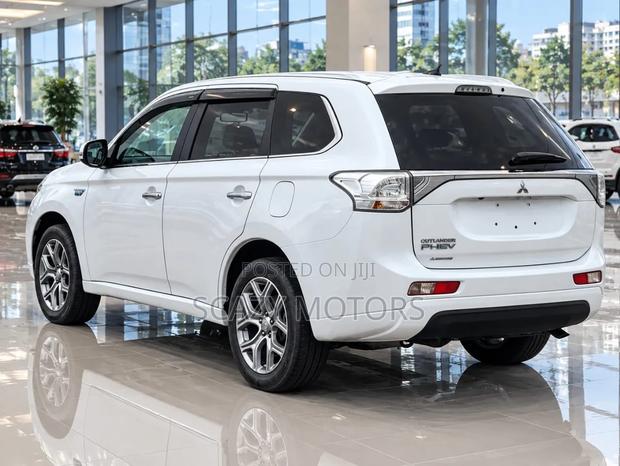 Mitsubishi Outlander 2015 White