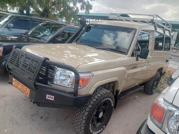 Toyota Land Cruiser 2010 Brown