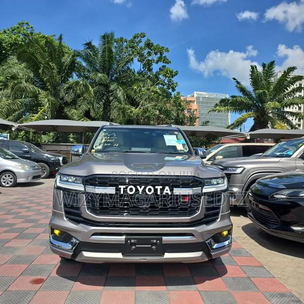 Toyota Land Cruiser LC300 2025 Silver