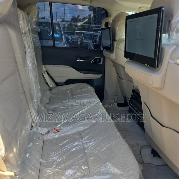 Toyota Land Cruiser LC300 2025 Silver