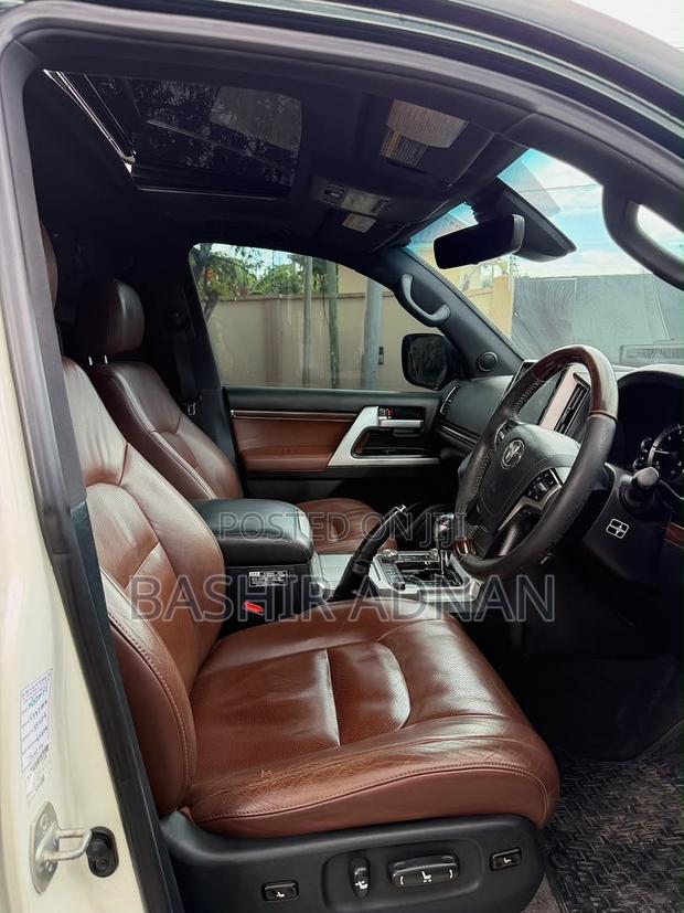 Toyota Land Cruiser 4.6 V8 ZX 2018 Black