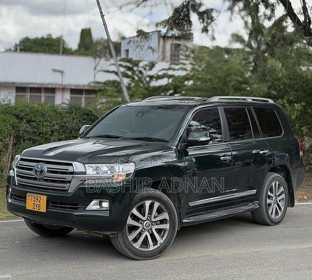 Toyota Land Cruiser 4.6 V8 ZX 2018 Black