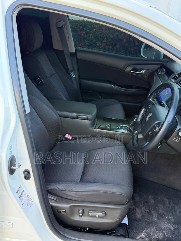 Toyota Crown 2009 Off white
