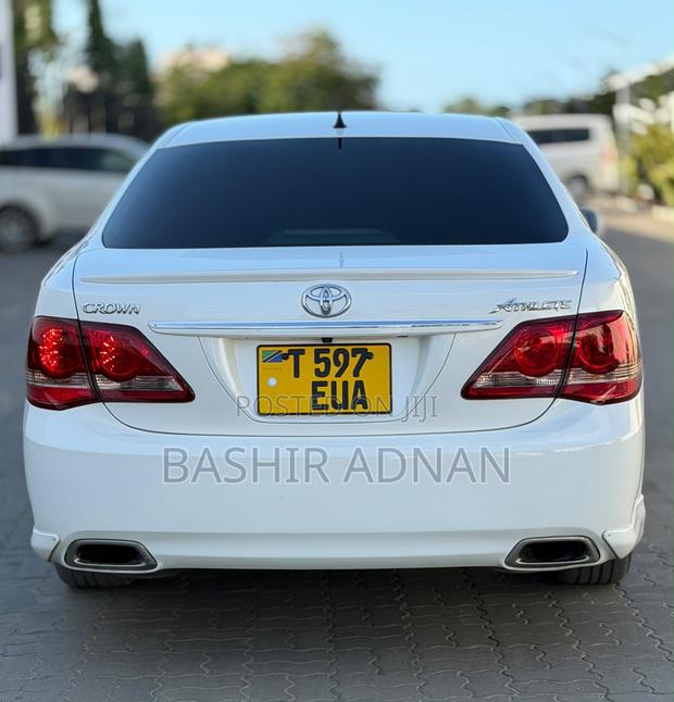 Toyota Crown 2009 Off white