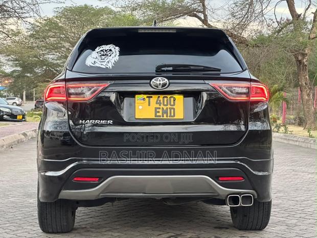 Toyota Harrier 2.0 2016 Black