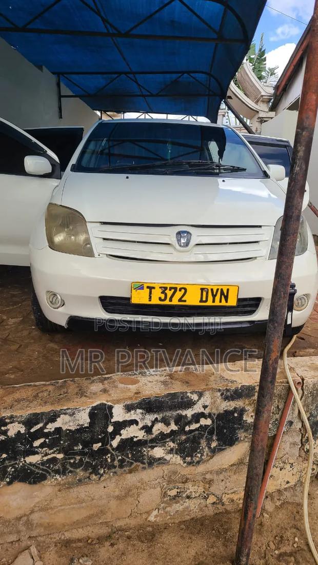 Toyota IST 2005 White