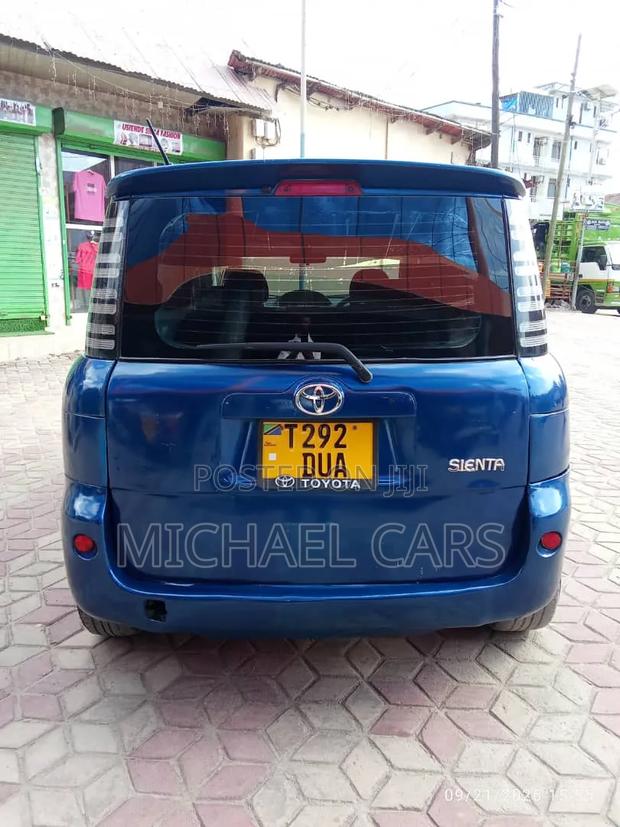 Toyota Sienta 2005 Blue