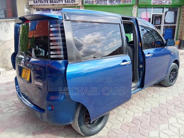 Toyota Sienta 2005 Blue