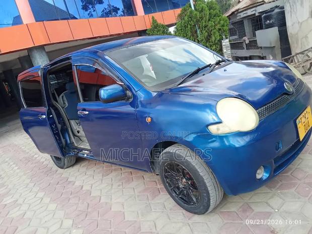 Toyota Sienta 2005 Blue