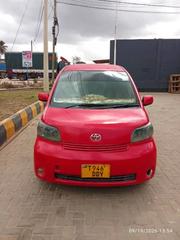 Toyota Porte 2005 Red for sale