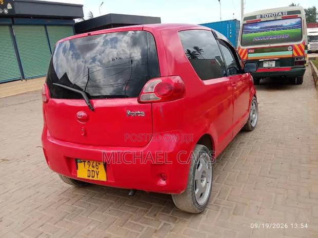 Toyota Porte 2005 Red