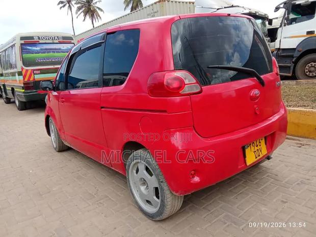 Toyota Porte 2005 Red