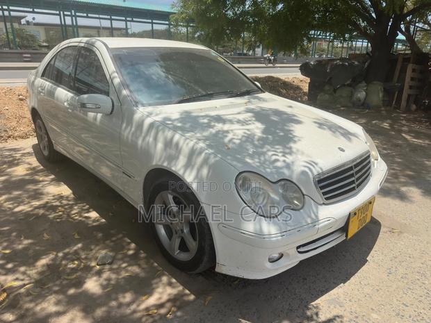 Mercedes-Benz C200 2006 White