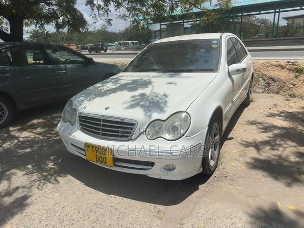 Mercedes-Benz C200 2006 White