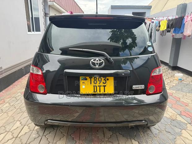Toyota IST 2005 Black