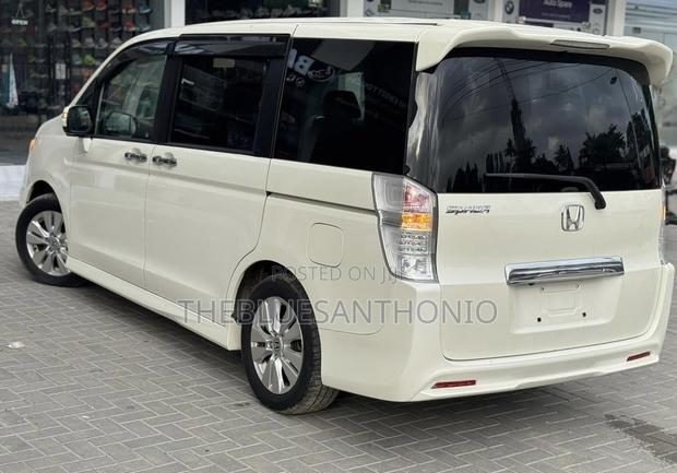 Honda Stepwgn 2011 Pearl
