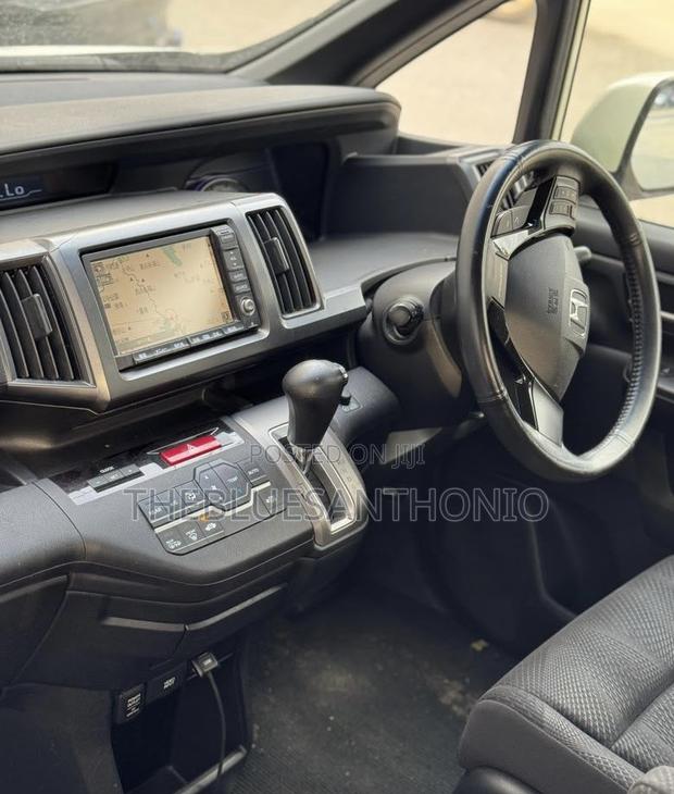 Honda Stepwgn 2011 Pearl