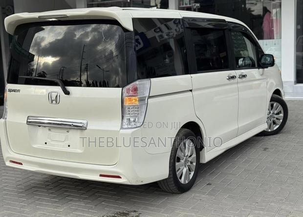 Honda Stepwgn 2011 Pearl