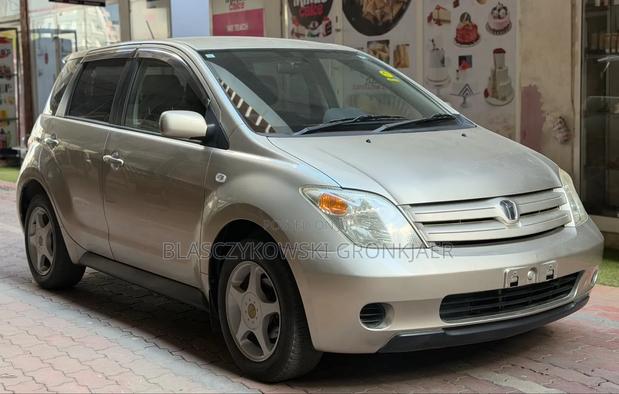 Toyota IST 2003 Silver