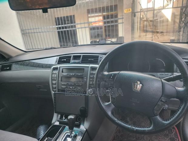 Toyota Crown Royale 2005 Black