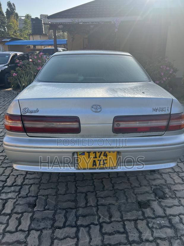 Toyota Mark II 2000 Silver