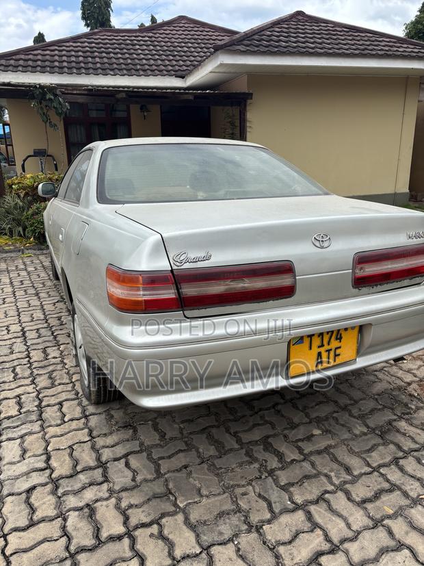 Toyota Mark II 2000 Silver