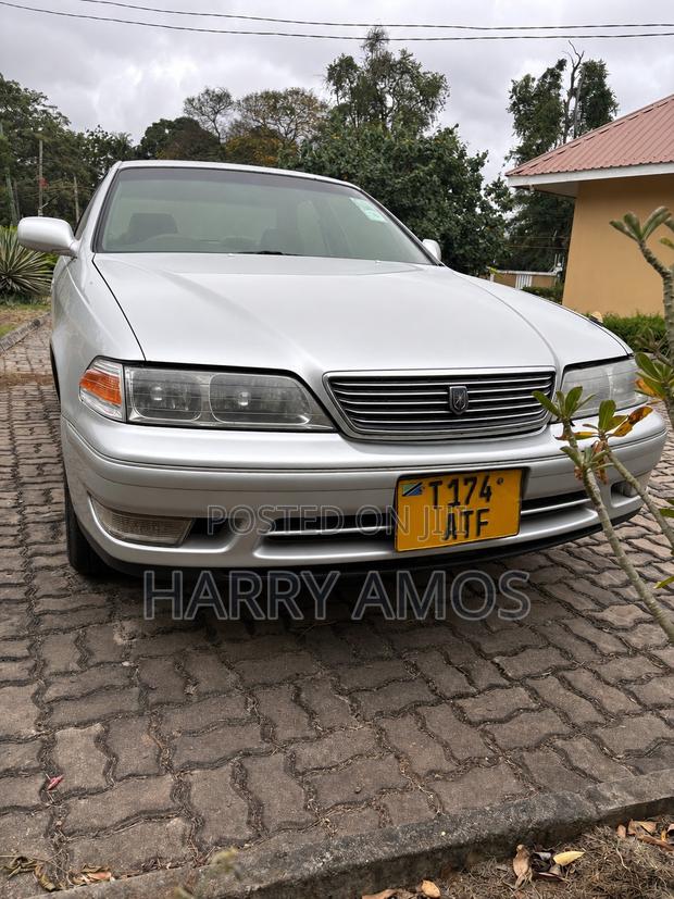 Toyota Mark II 2000 Silver