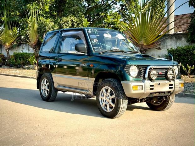 Mitsubishi Pajero 2001 Blue