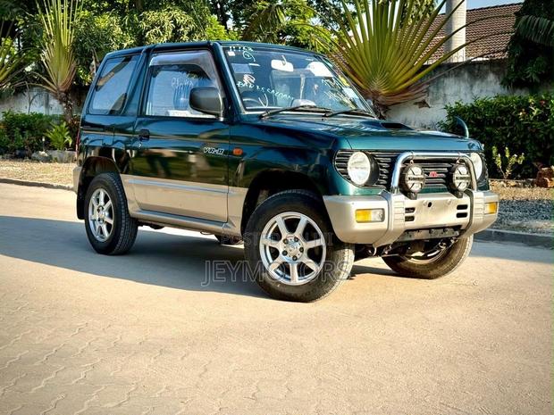 Mitsubishi Pajero 2001 Blue