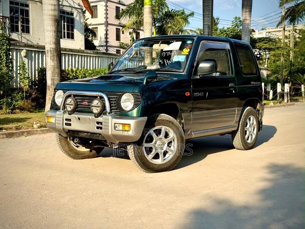 Mitsubishi Pajero 2001 Blue