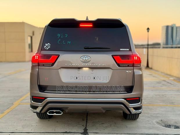 Toyota Land Cruiser LC300 2025 Gray