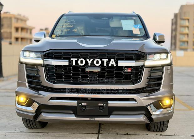 Toyota Land Cruiser LC300 2025 Silver