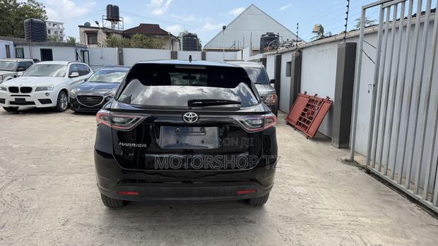 Toyota Harrier 2.0 2016 Black