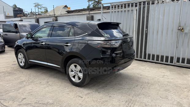 Toyota Harrier 2.0 2016 Black