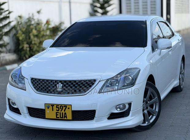Toyota Crown 2009 White