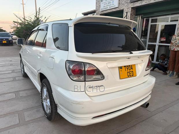 Toyota Harrier 2001 White