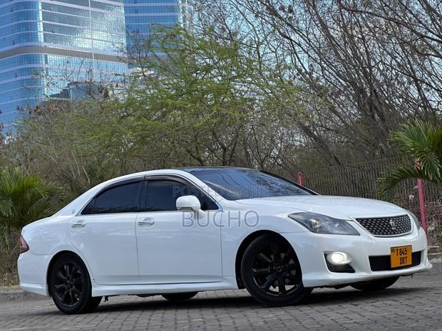 Toyota Crown 2009 White
