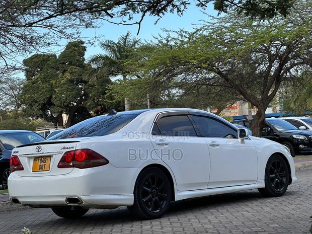 Toyota Crown 2009 White