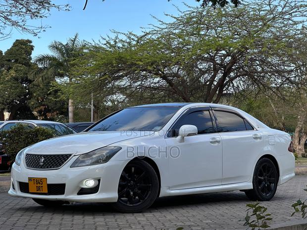Toyota Crown 2009 White