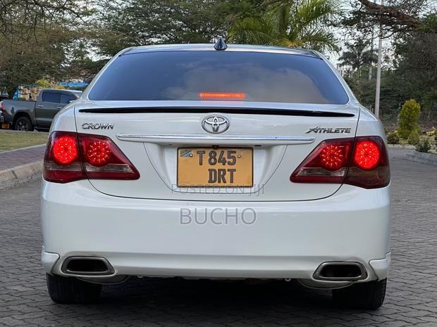 Toyota Crown 2009 White
