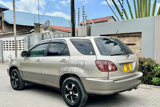 Toyota Harrier 2003 Gold