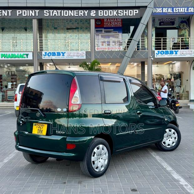 Toyota Fun Cargo 2004 Green