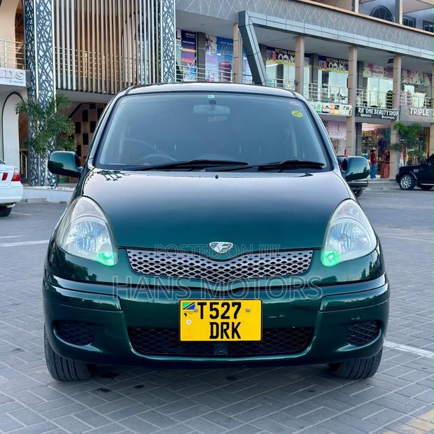 Toyota Fun Cargo 2004 Green