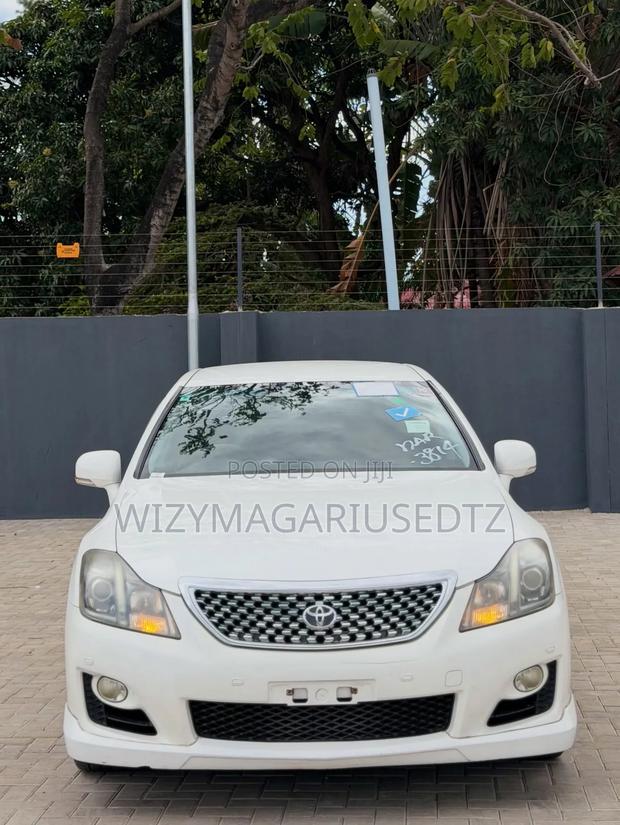 Toyota Crown 2009 White
